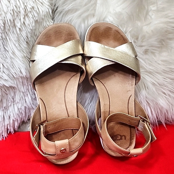UGG TIPTON SANDALS - Picture 1 of 11